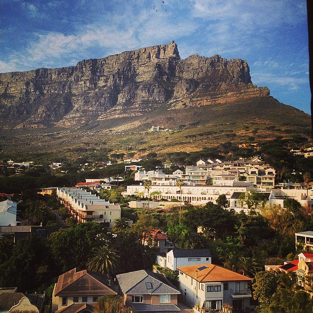 I love waking up in Cape Town, especially at Buxton with this view from my window. It's the very first place I stayed in South Africa in 2011 and I'm so happy to be back in the same room. Even better that's it's the home of the lovely Sam. Ok, coffee need