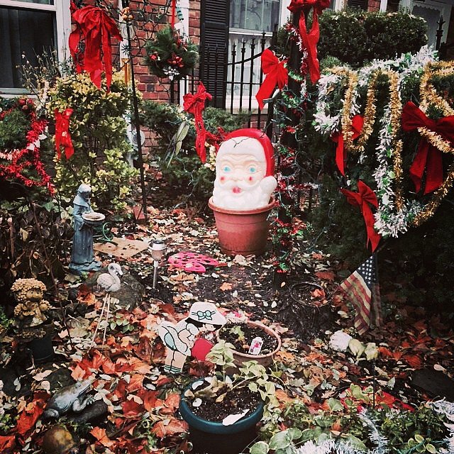 #holidayfail ##bestoftheworst #bahumbug #santa #brooklyn #newyork #usa